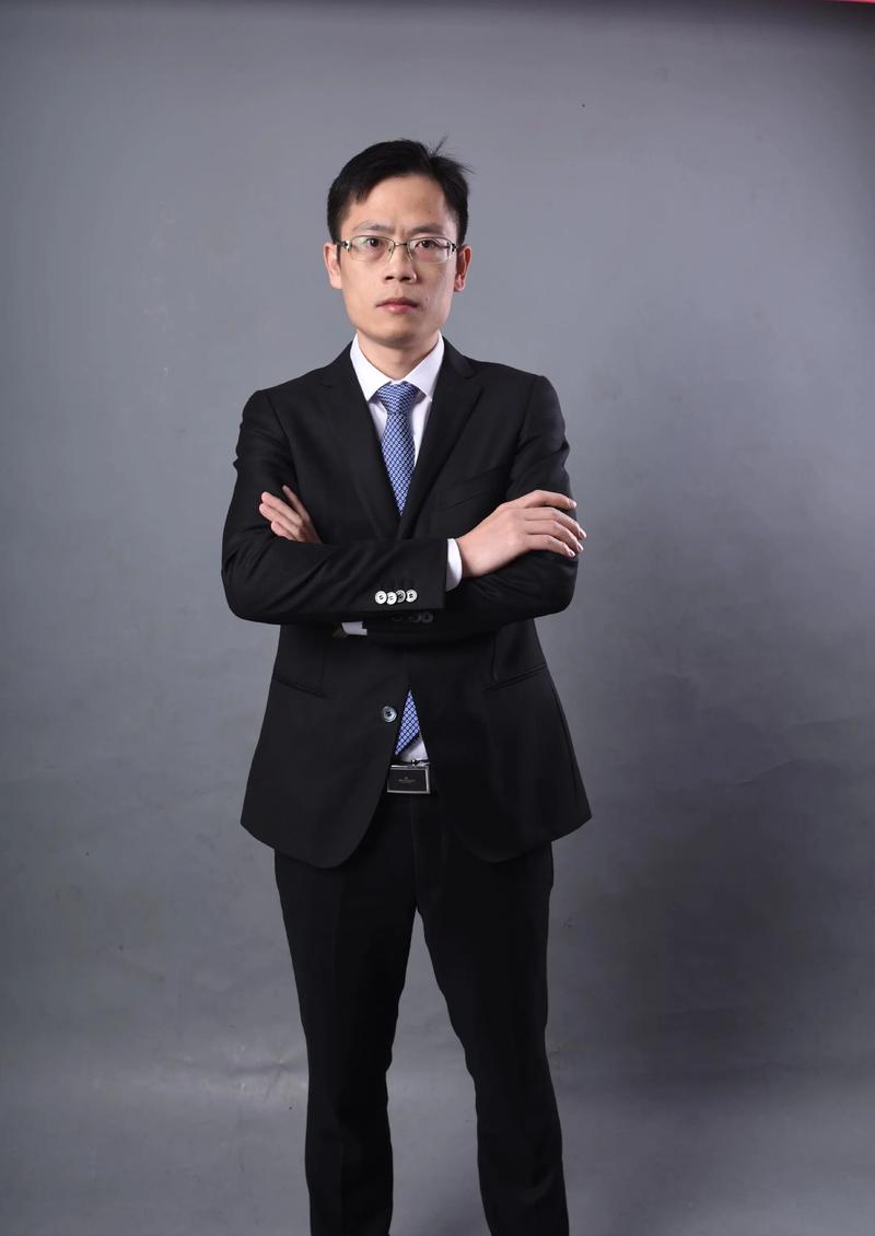 梁现华设计总监